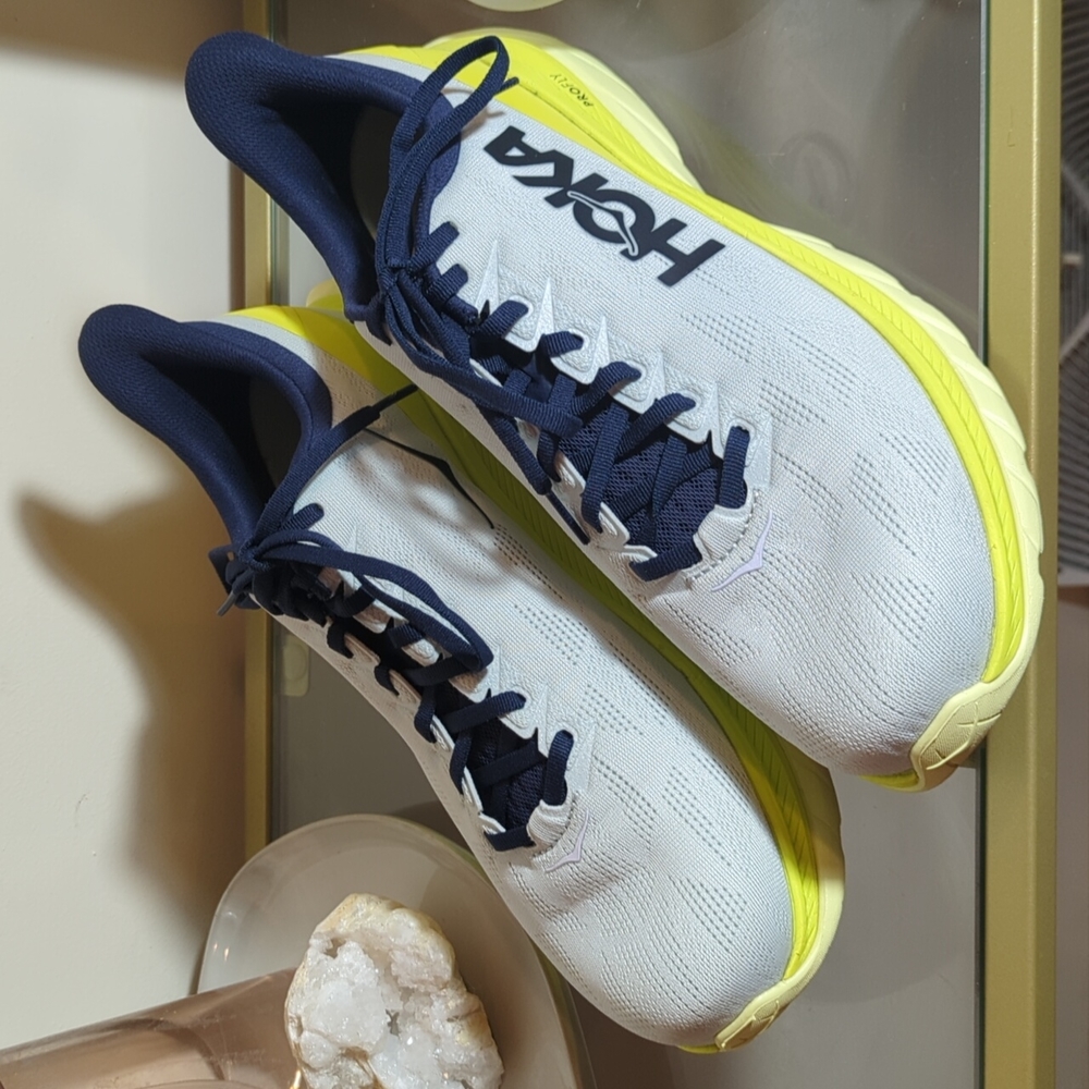 Hoka one one Mach 4